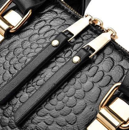 Bolsa Feminina Tiracolo em Couro com Detalhes Crocodilo