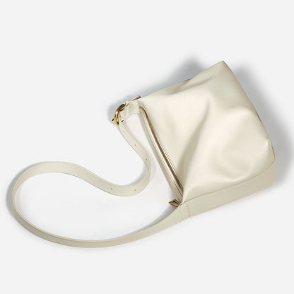 Bolsa Niamh Corner Bag Hobo Pequena