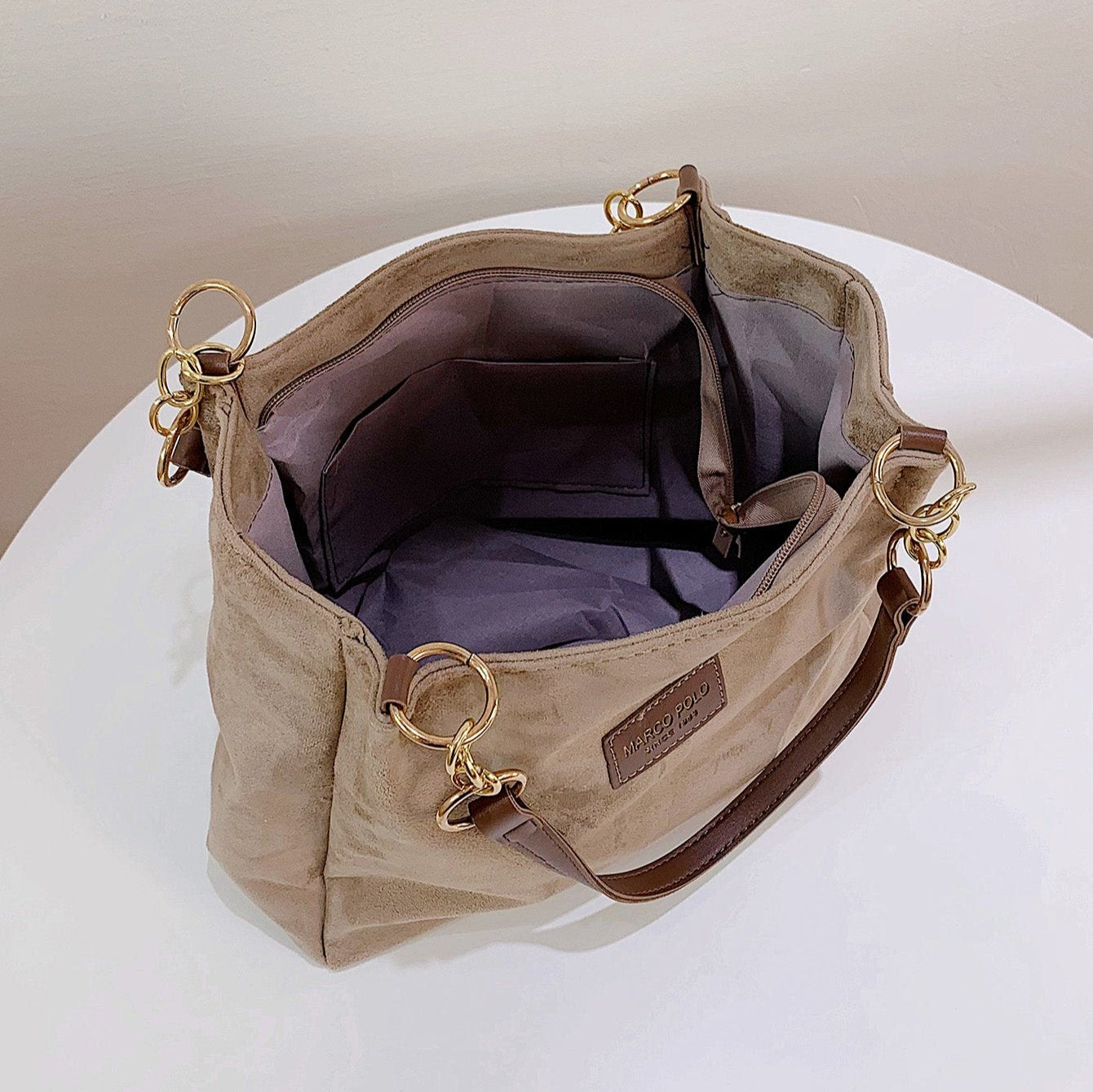 Bolsa Naomi Grande de Ombro em Suede